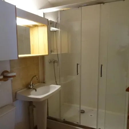 Climatise 2 Pieces Avec Solarium Pour 4 Personnes, Parking Prive, Proche - Fr-1-335-166 Hyères