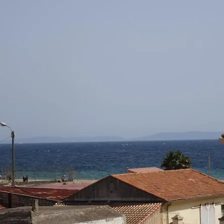 Climatise 2 Pieces Avec Solarium Pour 4 Personnes, Parking Prive, Proche - Fr-1-335-166 * Hyères