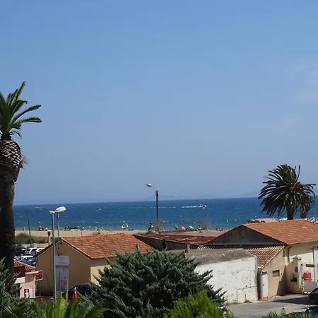 Climatise 2 Pieces Avec Solarium Pour 4 Personnes, Parking Prive, Proche - Fr-1-335-166 * Hyères